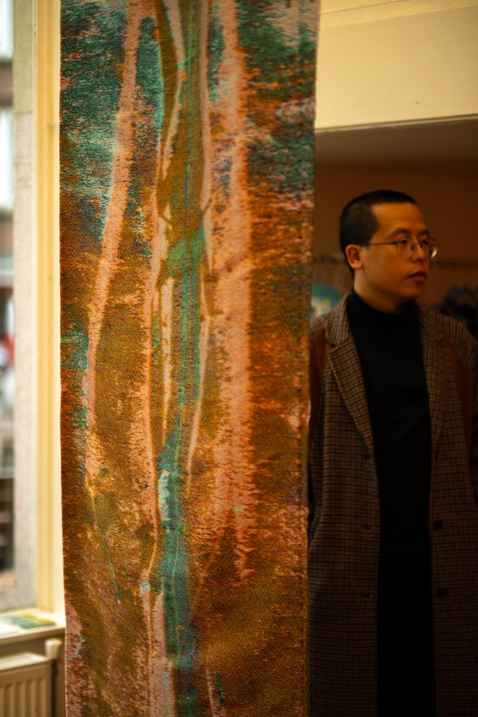 Fleeting and Tangible identities; the self through screens