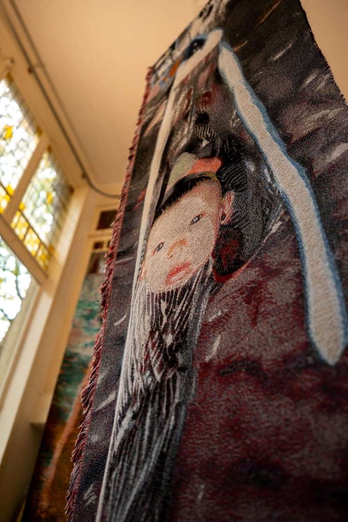 Fleeting and Tangible identities; the self through screens
